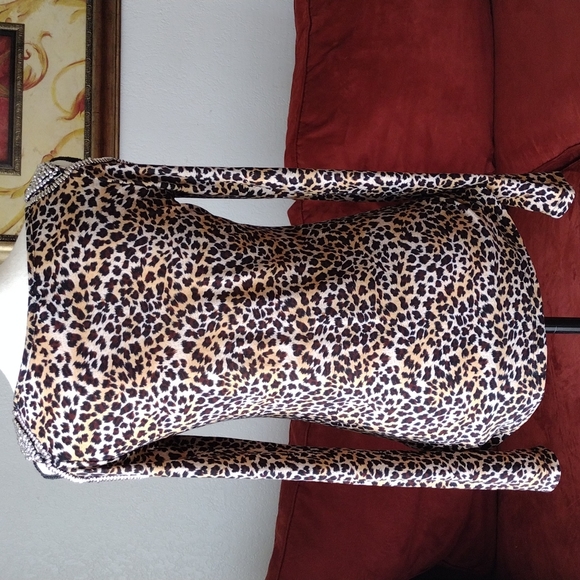 C. OLIVER SILVER BEADED EMBELLISHED COLD SHOULDER CUT OUT TOP. - Picture 3 of 7